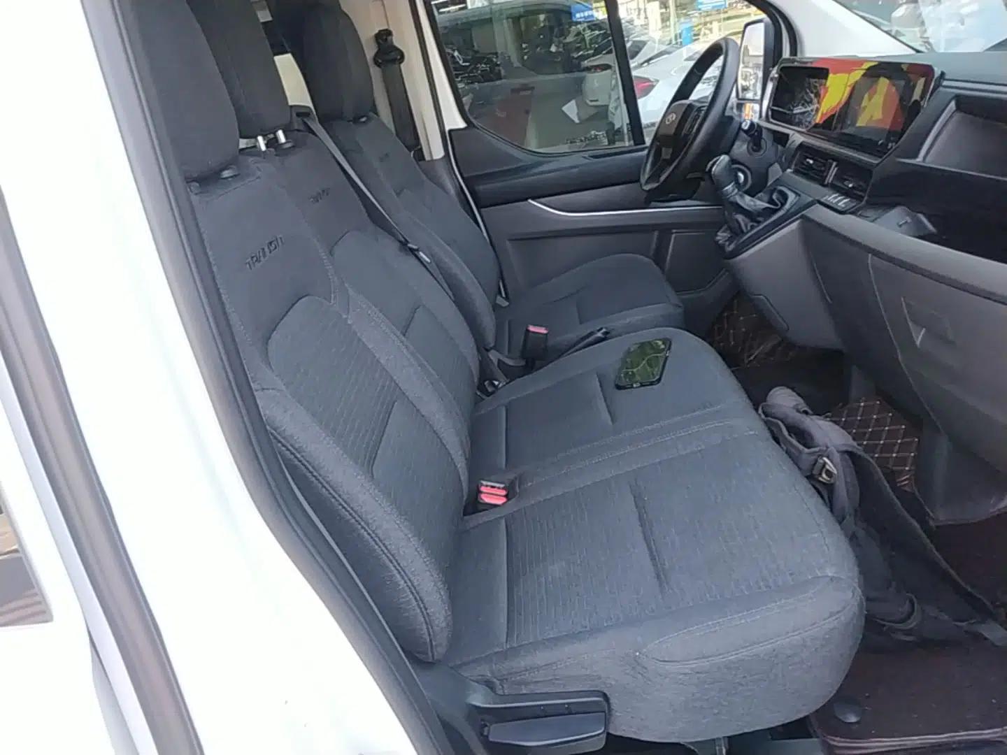 Ford Transit 2023 2.0T Diesel Manual Multifunction Commercial Vehicle Short Wheelbase Low Roof 5/6 Seats — миниатюра 23