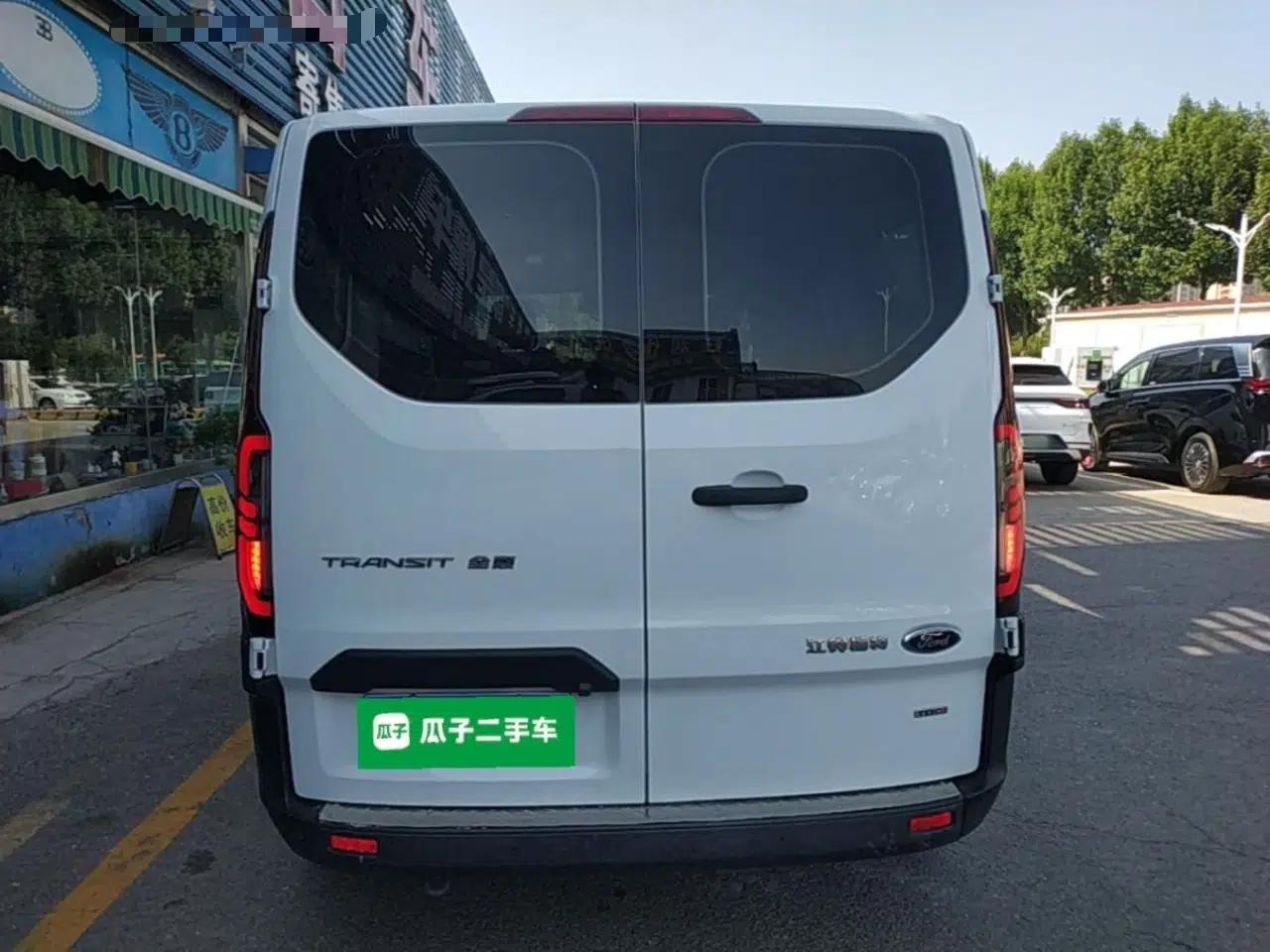 Ford Transit 2023 2.0T Diesel Manual Multifunction Commercial Vehicle Short Wheelbase Low Roof 5/6 Seats — миниатюра 5