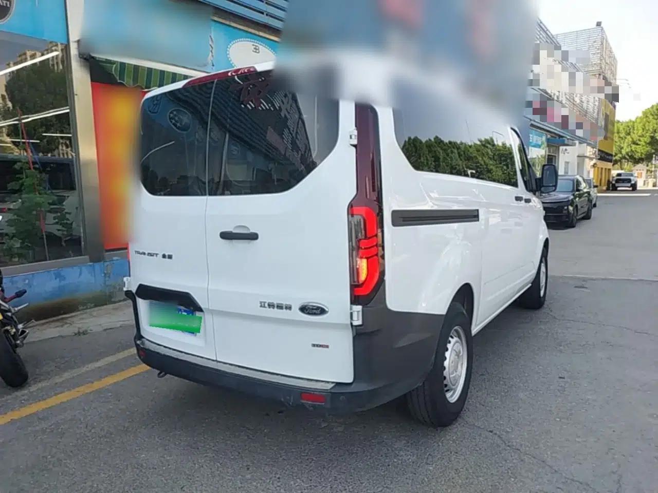 Ford Transit 2023 2.0T Diesel Manual Multifunction Commercial Vehicle Short Wheelbase Low Roof 5/6 Seats — миниатюра 6