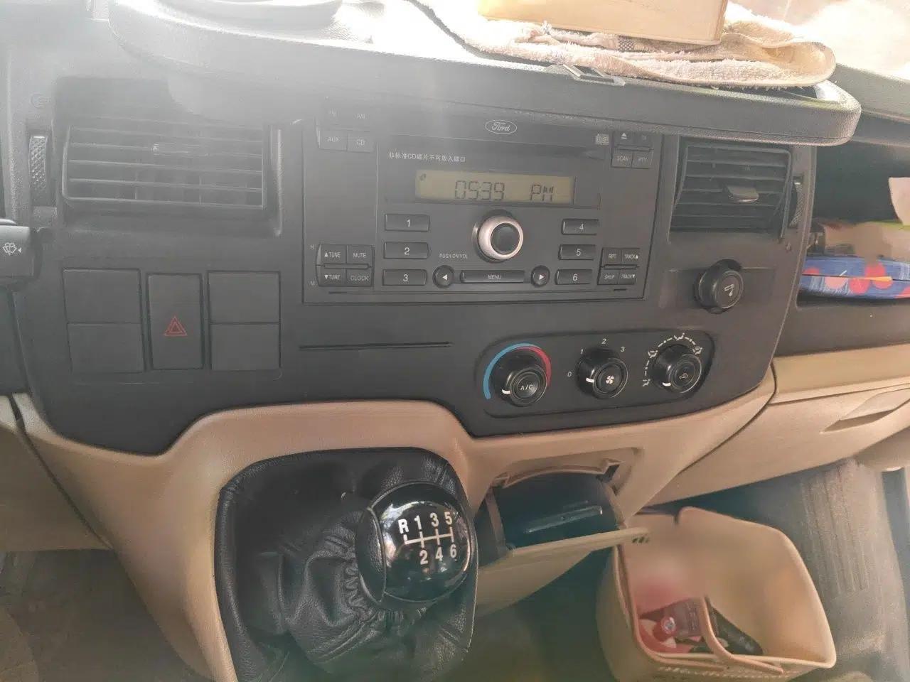 Ford Transit Custom 2013 2.4T Diesel Economical Logistics Vehicle Short Wheelbase Mid-Roof China III Standard — миниатюра 12
