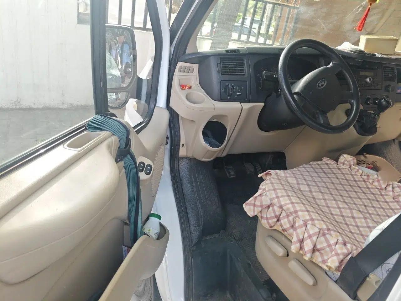 Ford Transit Custom 2013 2.4T Diesel Economical Logistics Vehicle Short Wheelbase Mid-Roof China III Standard — миниатюра 19