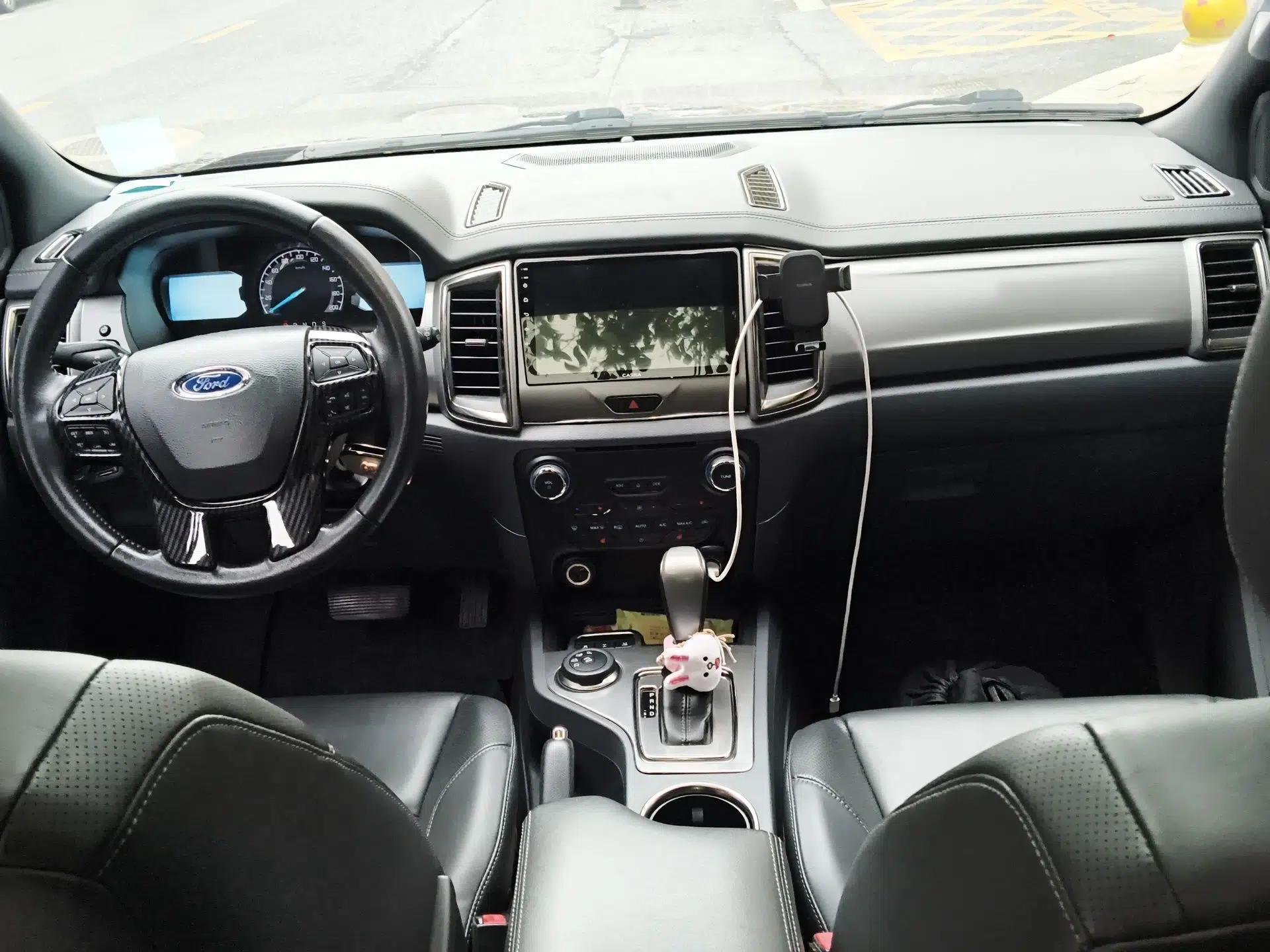 Ford Everest 2017 2.0T Gasoline Automatic 4x4 Luxury Edition 7 Seats — миниатюра 18
