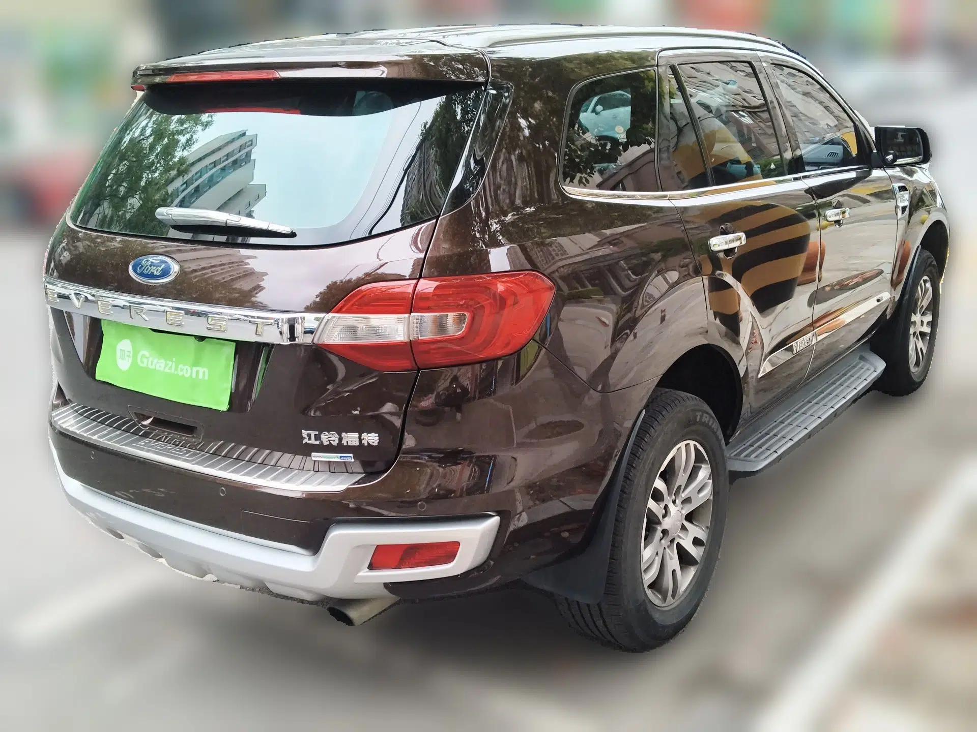 Ford Everest 2017 2.0T Gasoline Automatic 4x4 Luxury Edition 7 Seats — миниатюра 6