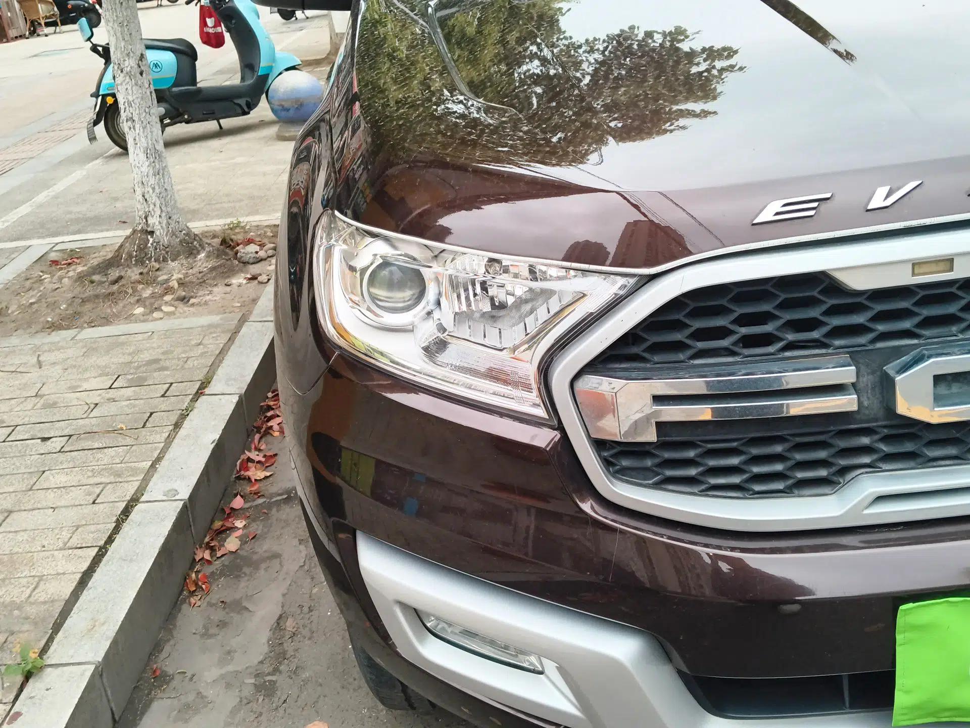 Ford Everest 2017 2.0T Gasoline Automatic 4x4 Luxury Edition 7 Seats — миниатюра 7
