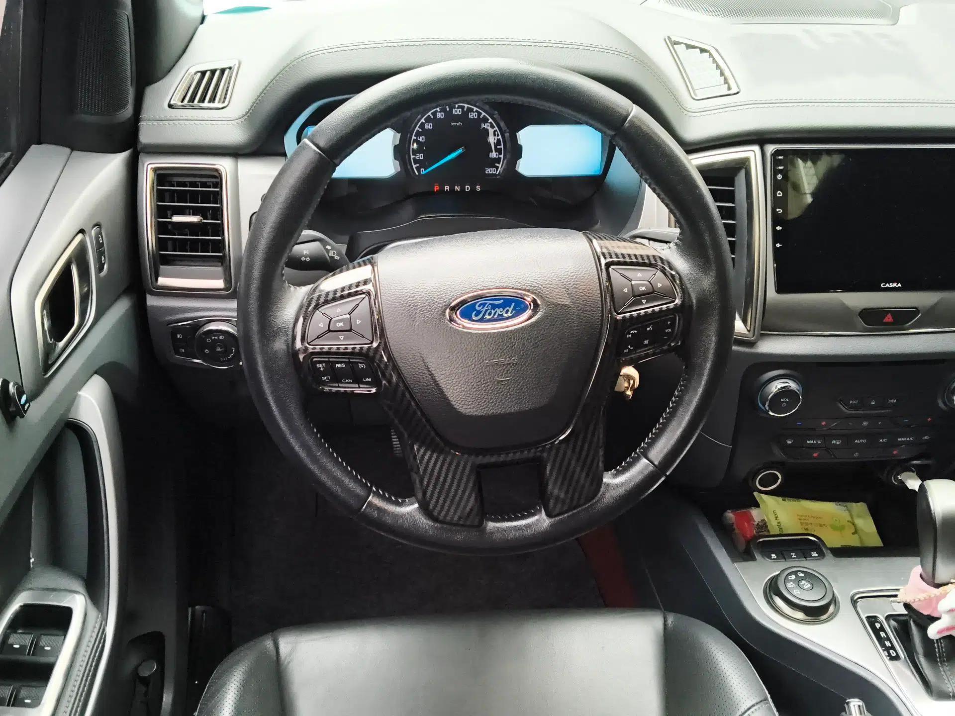 Ford Everest 2017 2.0T Gasoline Automatic 4x4 Luxury Edition 7 Seats — миниатюра 9