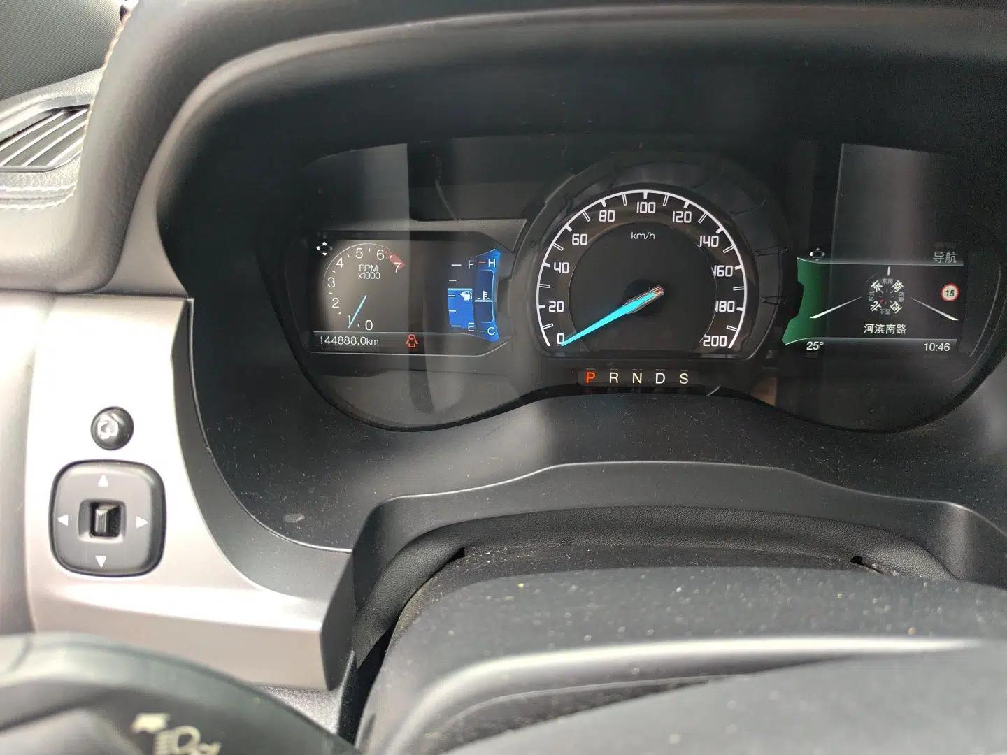 Ford Everest 2017 2.0T Gasoline Automatic 4x4 Luxury Edition 5 Seats — миниатюра 13