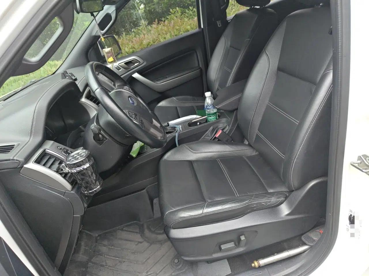 Ford Everest 2017 2.0T Gasoline Automatic 4x4 Luxury Edition 5 Seats — миниатюра 16