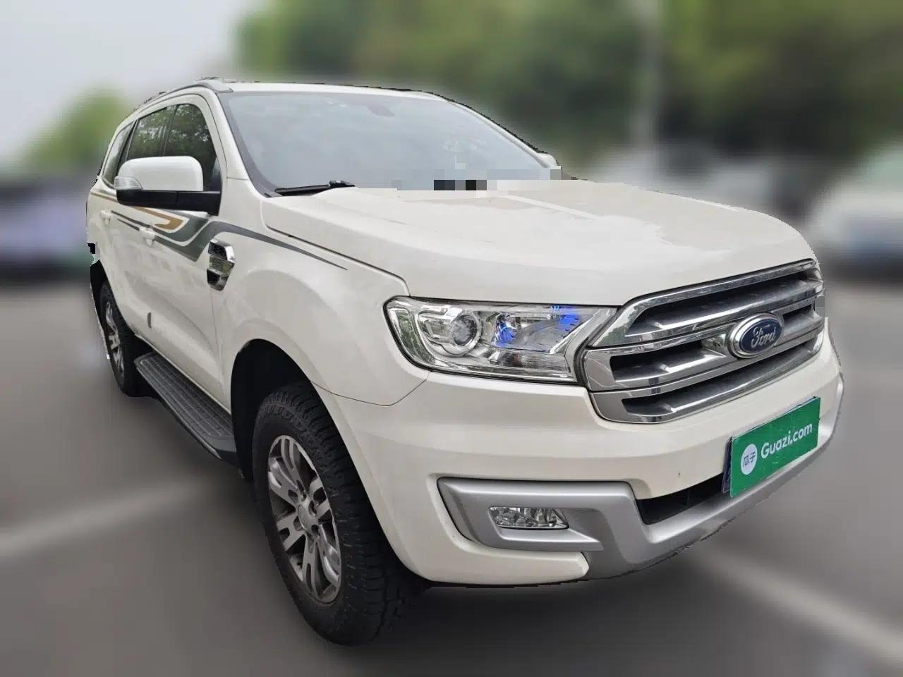 Ford Everest 2017 2.0T Gasoline Automatic 4x4 Luxury Edition 5 Seats — миниатюра 3