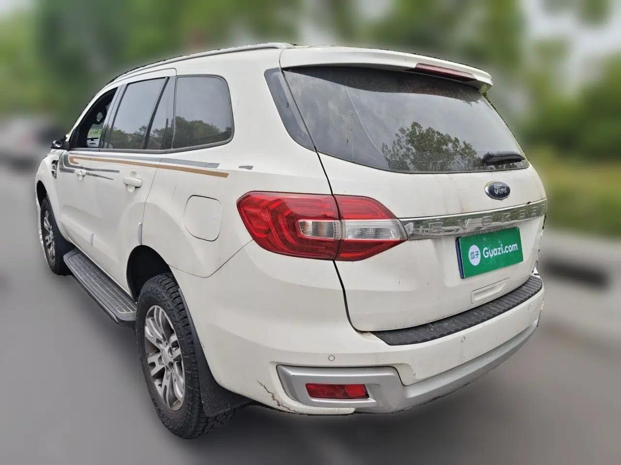 Ford Everest 2017 2.0T Gasoline Automatic 4x4 Luxury Edition 5 Seats — миниатюра 4