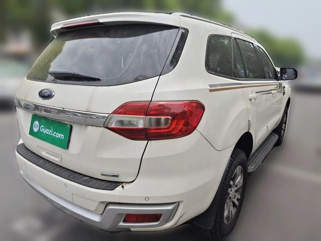 Ford Everest 2017 2.0T Gasoline Automatic 4x4 Luxury Edition 5 Seats — миниатюра 6