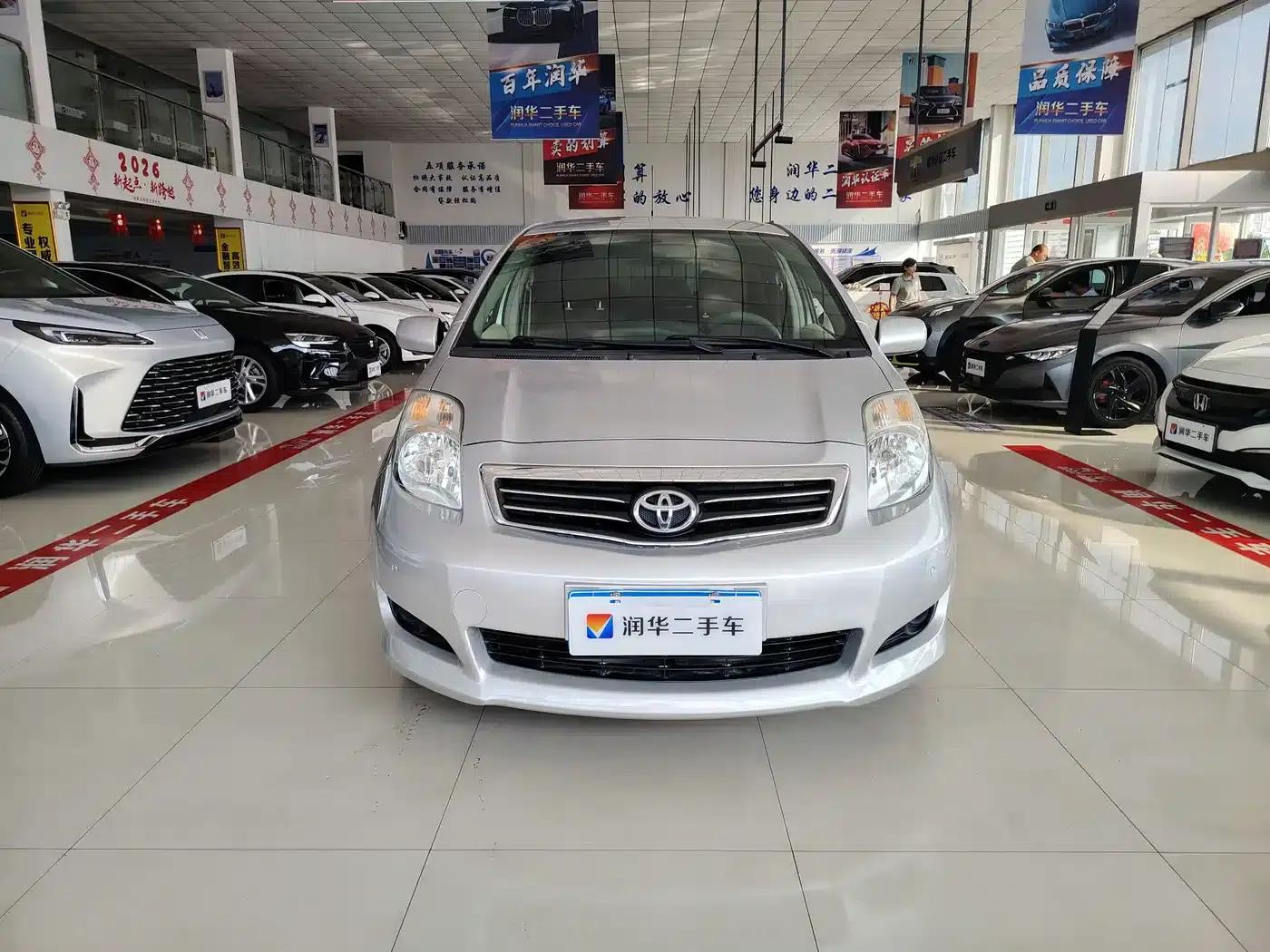 2011 Toyota Yaris 1.6E Automatic Dynamic Edition — миниатюра 2