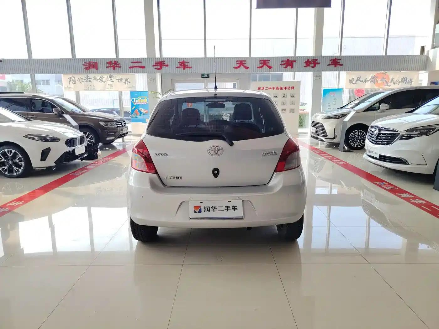 2011 Toyota Yaris 1.6E Automatic Dynamic Edition — миниатюра 9