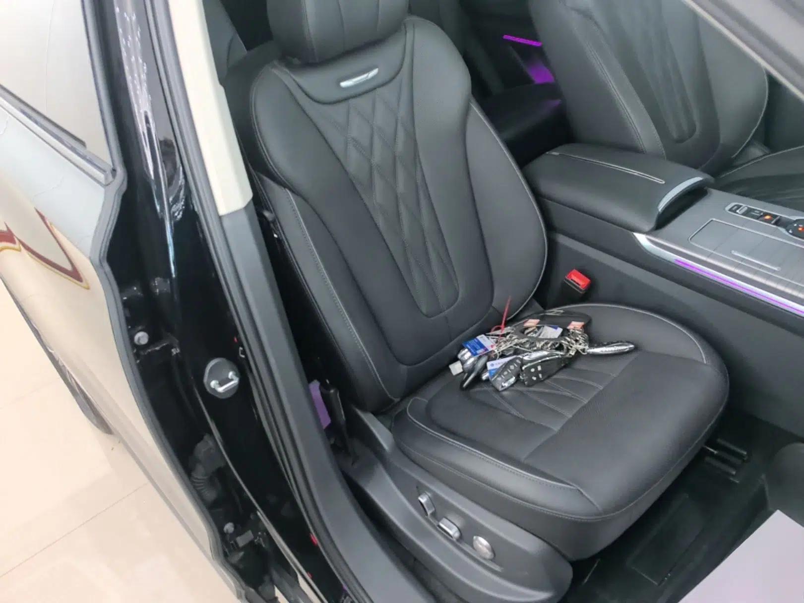 Hongqi HS7 PHEV 2024 2.0T PHEV Four-Wheel Drive Flagship Edition 6 Seats — миниатюра 23