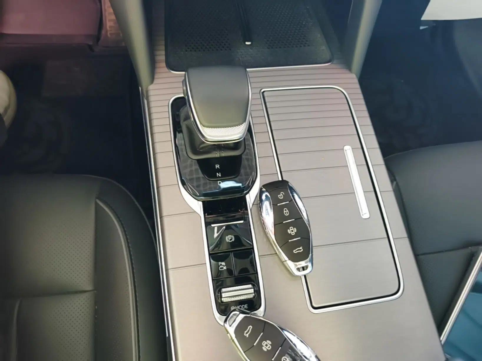 Hongqi HS7 PHEV 2024 2.0T PHEV Four-Wheel Drive Flagship Edition 6 Seats — миниатюра 17