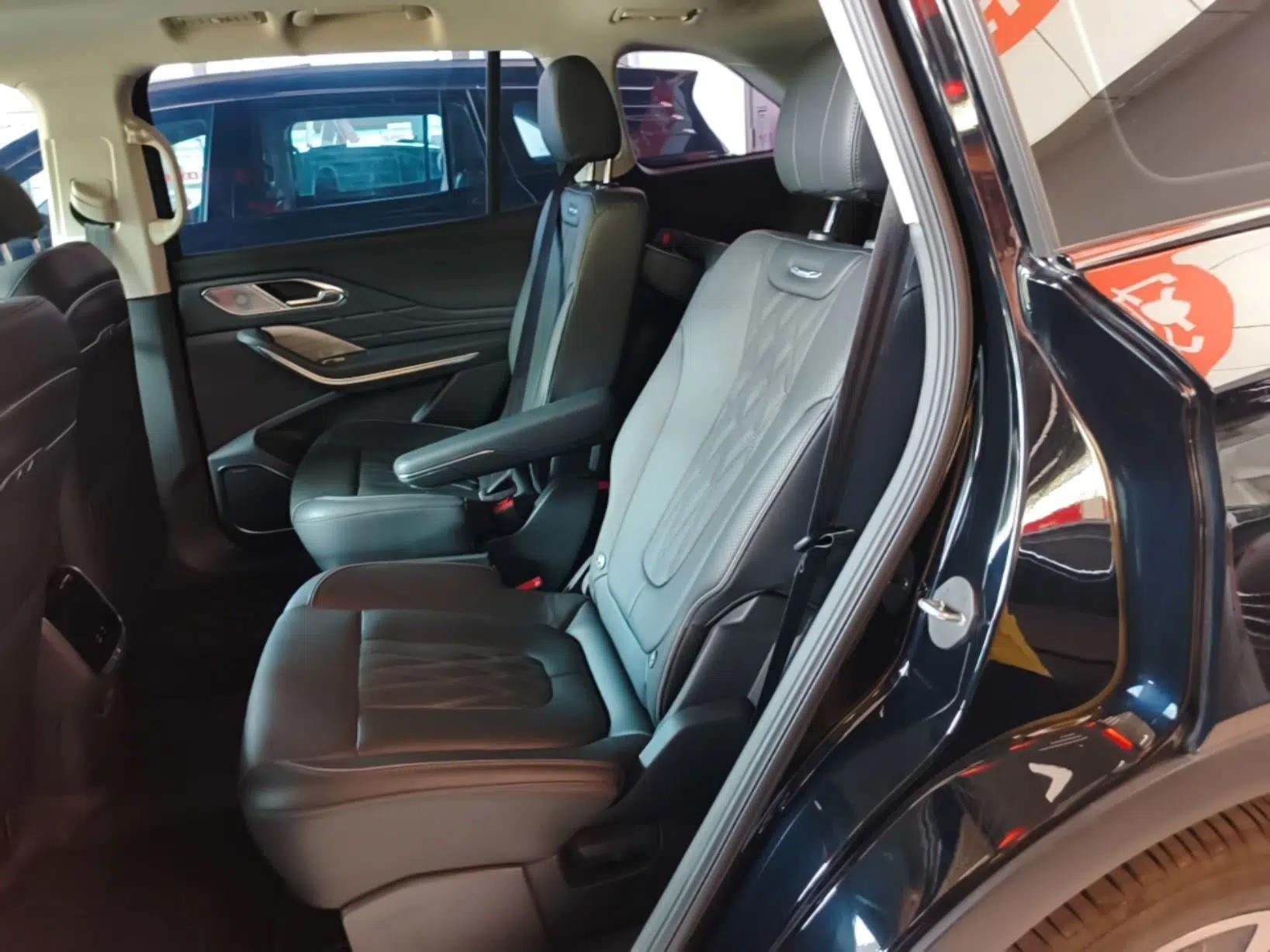 Hongqi HS7 PHEV 2024 2.0T PHEV Four-Wheel Drive Flagship Edition 6 Seats — миниатюра 20