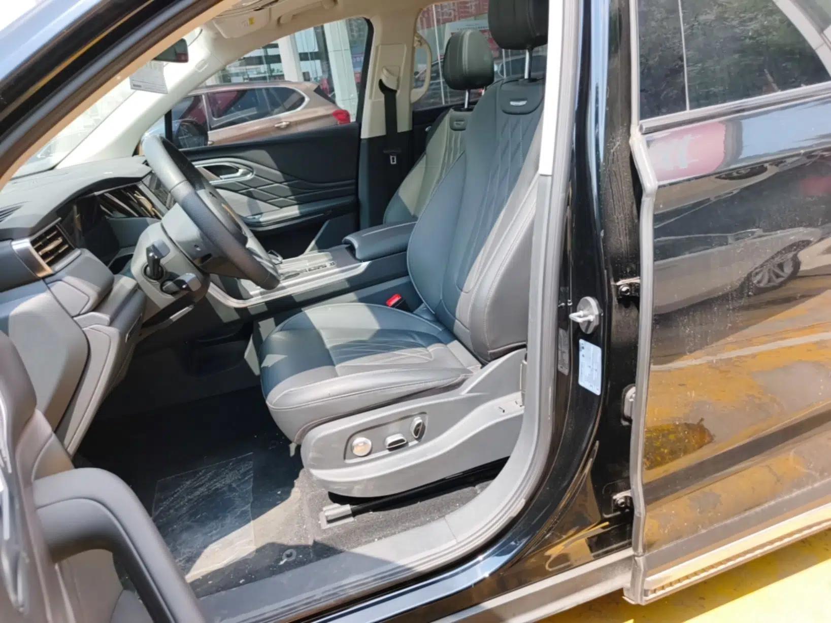 Hongqi HS7 PHEV 2024 2.0T PHEV Four-Wheel Drive Flagship Edition 6 Seats — миниатюра 18