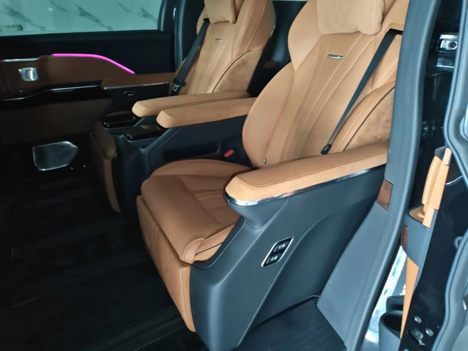 Hongqi HQ9 PHEV 2024 2.0T Four-Wheel Drive Luxury Edition — миниатюра 20