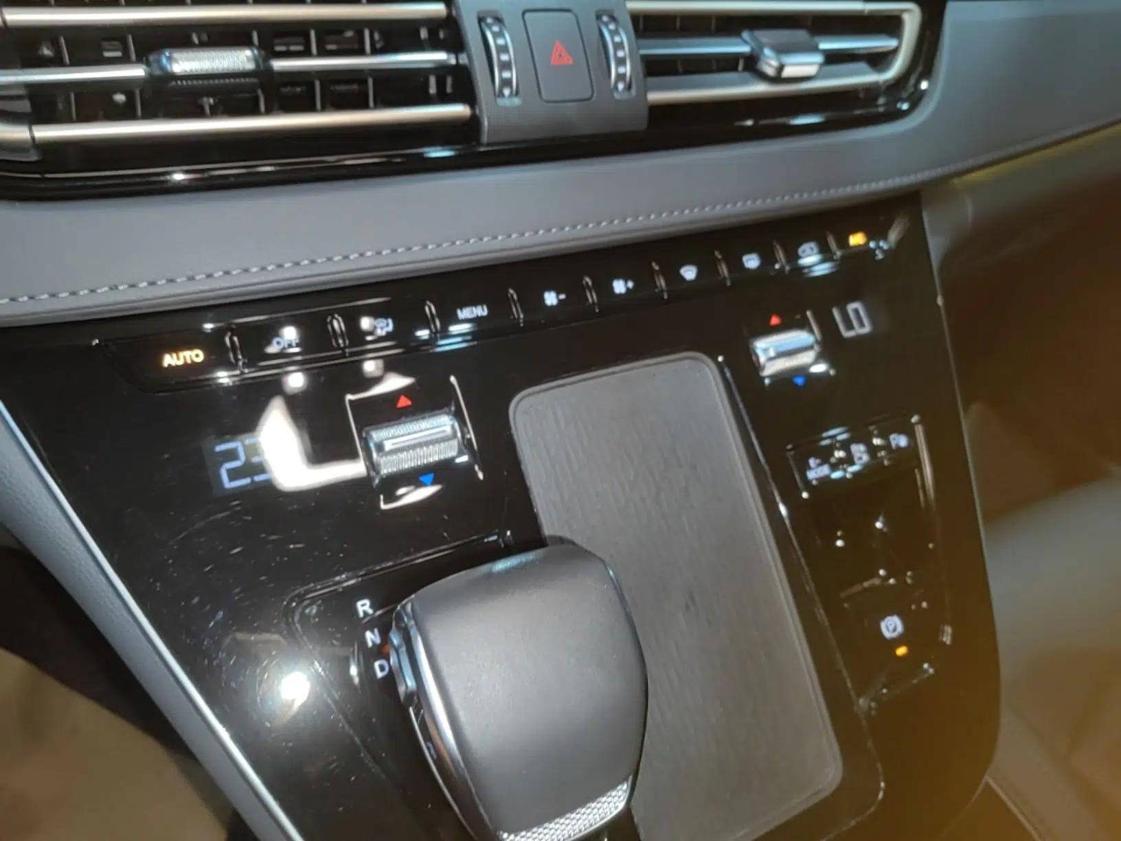 Hongqi HQ9 PHEV 2024 2.0T Four-Wheel Drive Luxury Edition — миниатюра 16