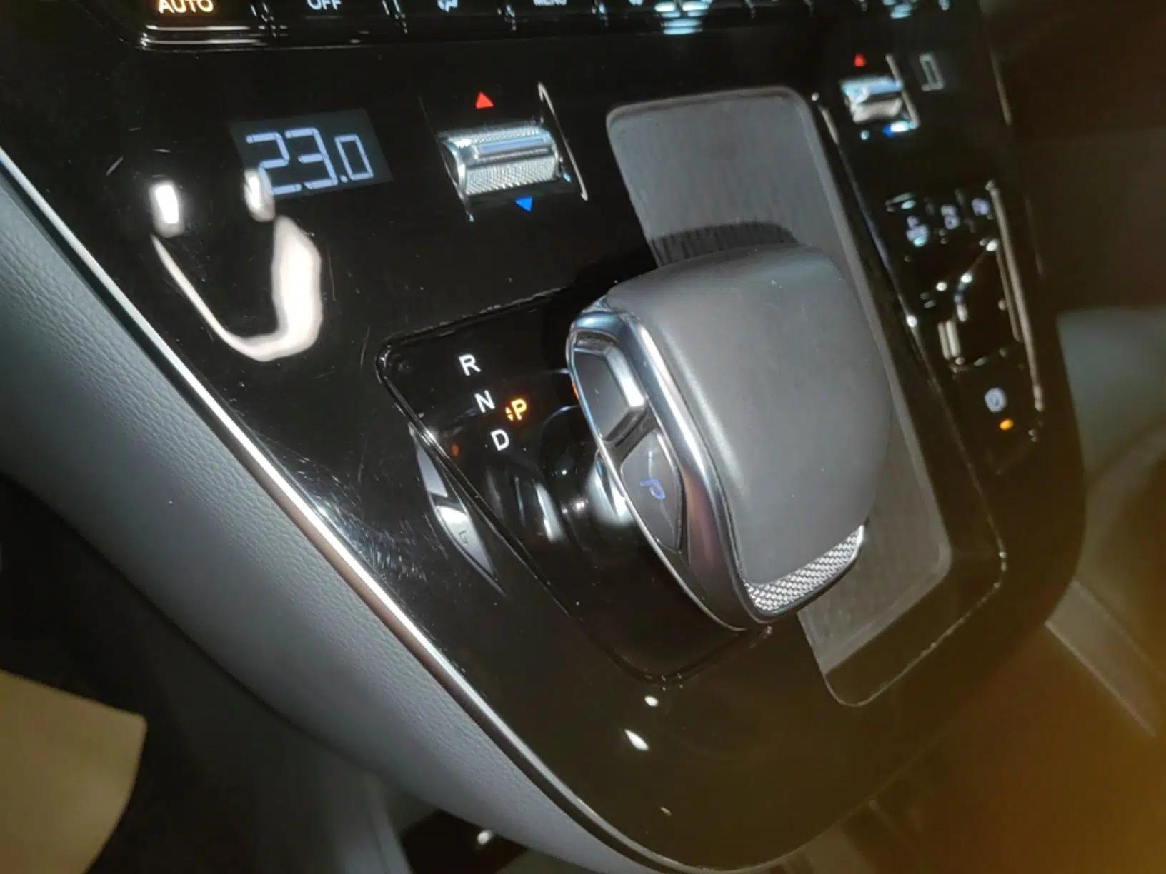 Hongqi HQ9 PHEV 2024 2.0T Four-Wheel Drive Luxury Edition — миниатюра 17