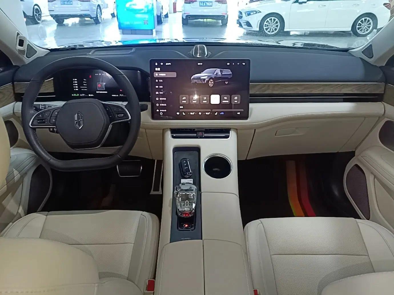 Hima AITO M5 2022 Range-Extended Rear-Drive Standard Version — миниатюра 13