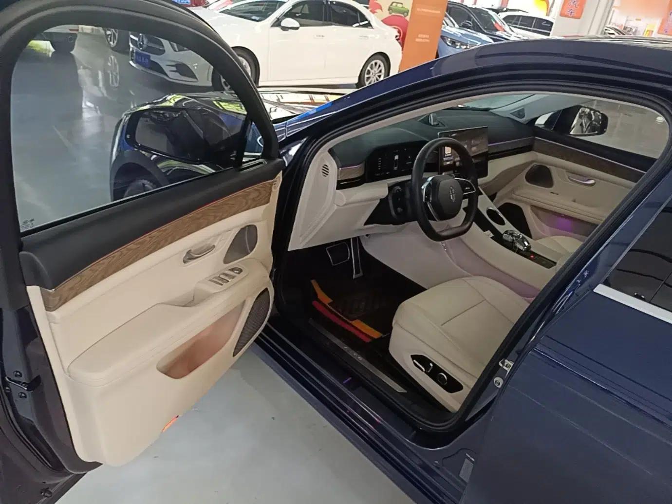 Hima AITO M5 2022 Range-Extended Rear-Drive Standard Version — миниатюра 19