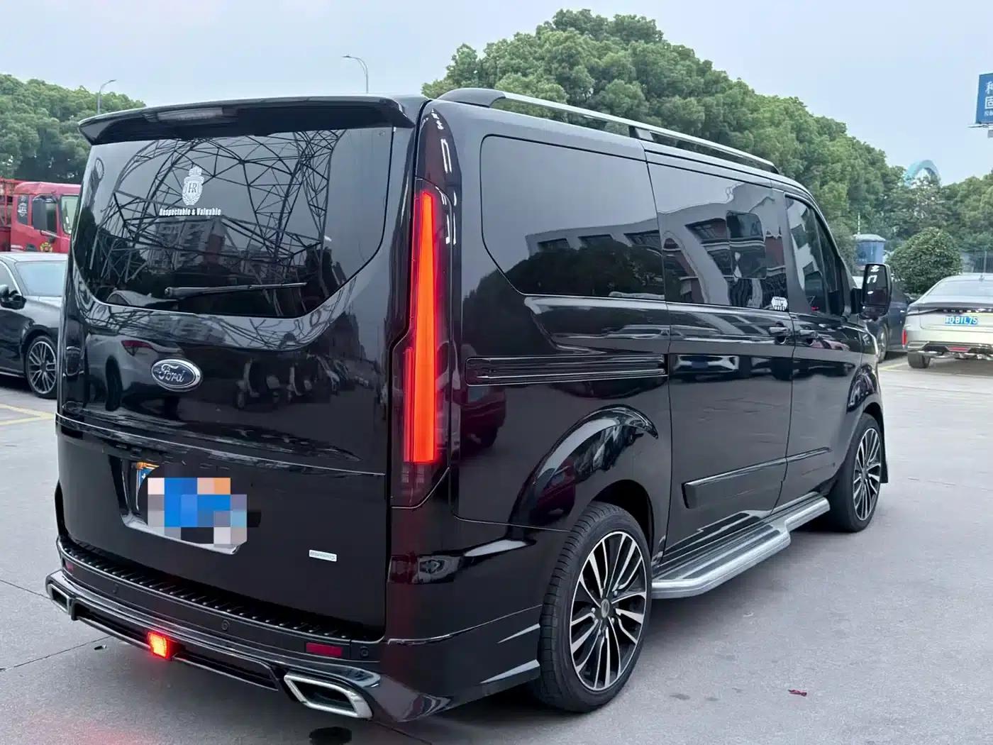 Tourneo 2023 2.0T Automatic Premium Edition — миниатюра 4