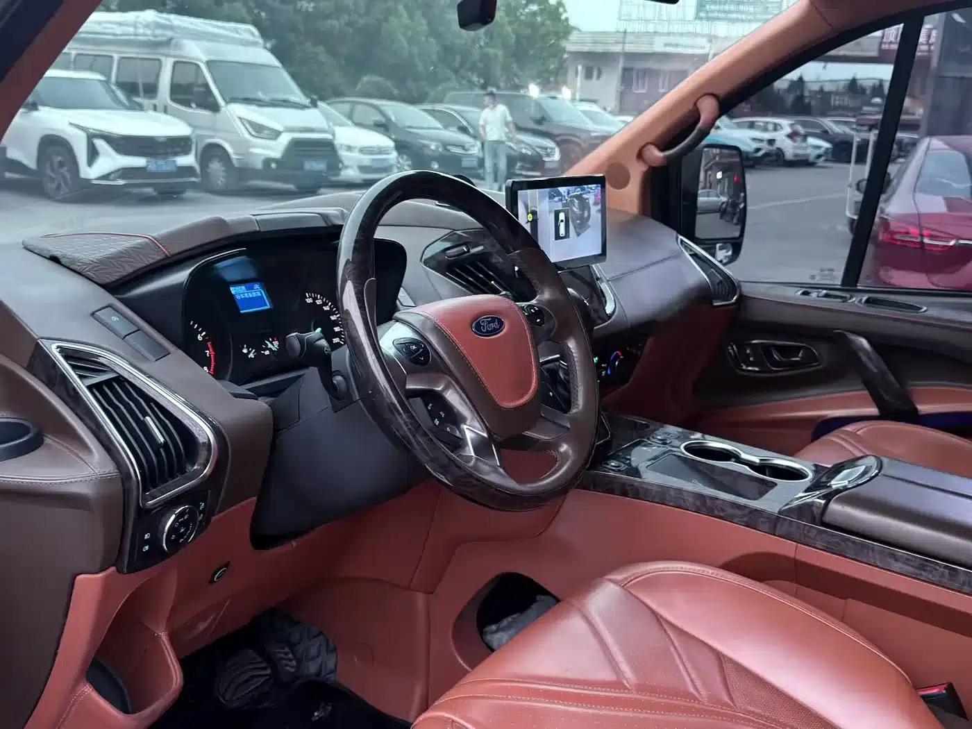 Tourneo 2023 2.0T Automatic Premium Edition — миниатюра 5