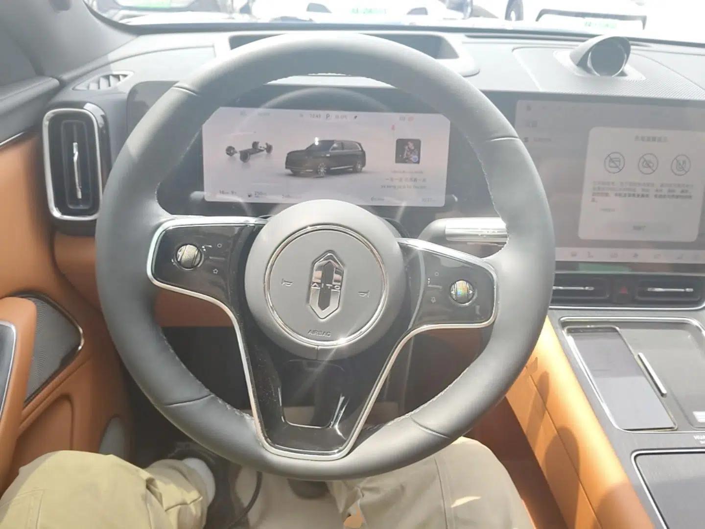 Hima AITO M8 2025 Extended-Range Max Version 37 kWh 5-Seater — миниатюра 13