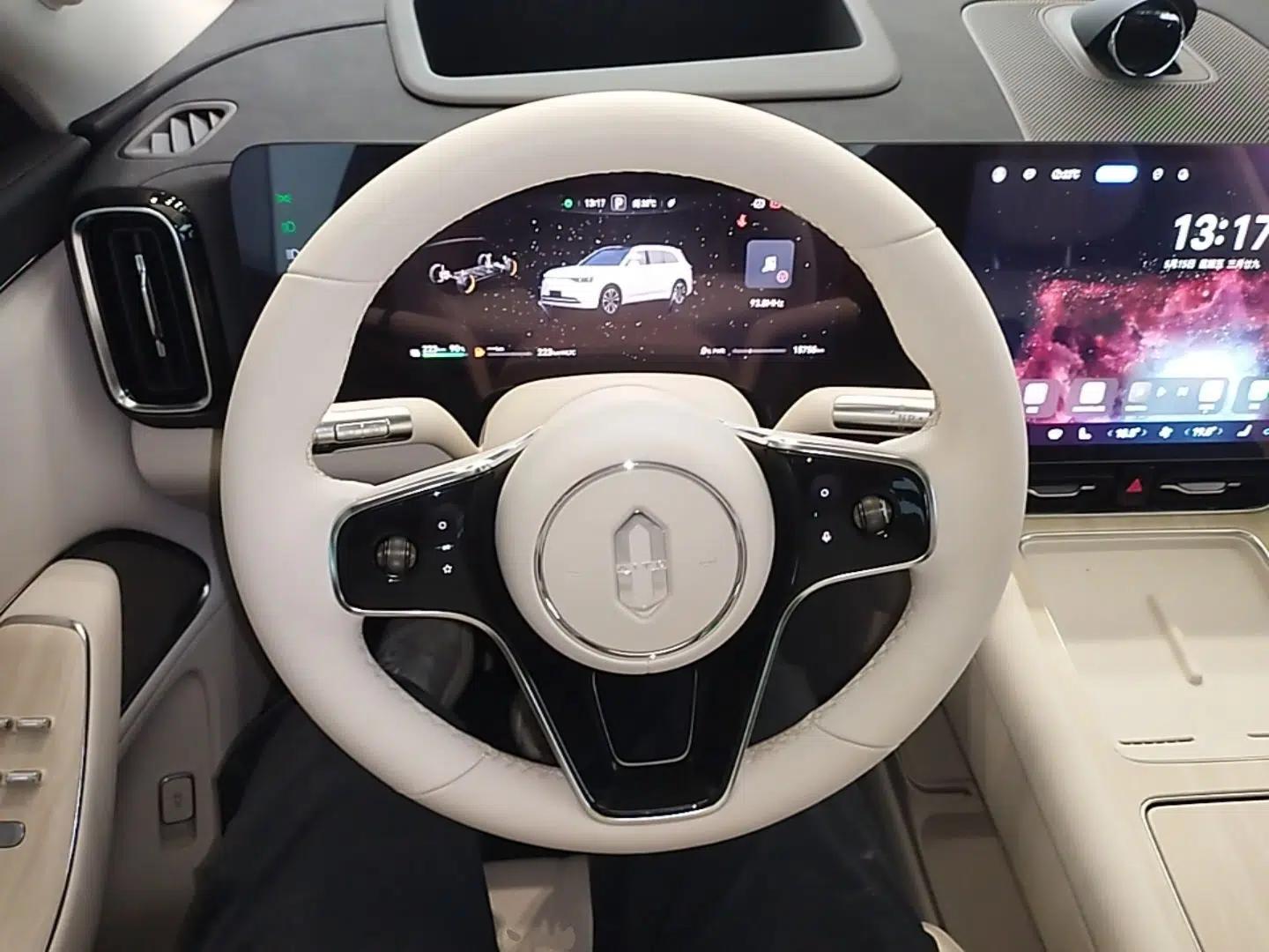 Hima AITO M8 2025 Extended-Range Max+ Version 53.4 kWh 5-Seater Edition — миниатюра 14