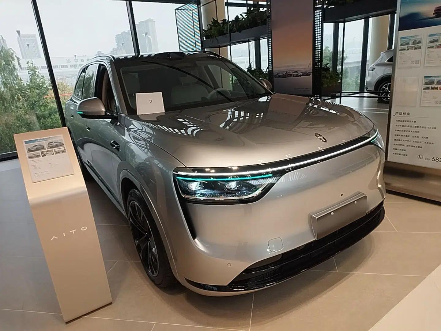 Hima AITO M8 2025 Extended-Range Max+ Version 53.4 kWh 5-Seater Edition — миниатюра 3