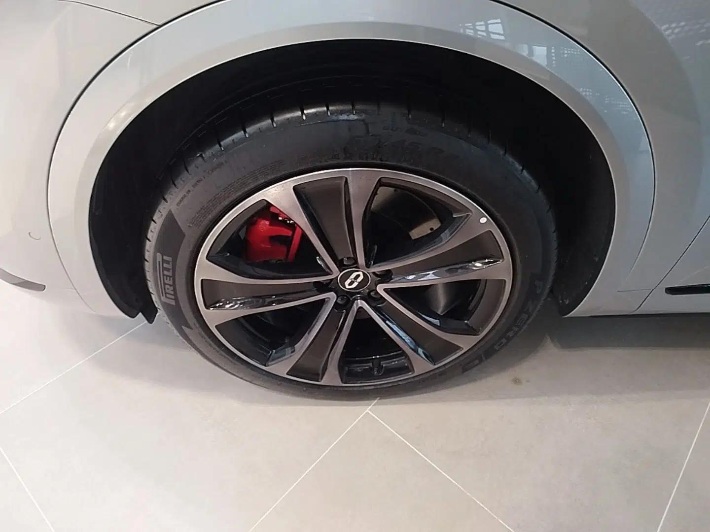 Hima AITO M8 2025 Extended-Range Max+ Version 53.4 kWh 5-Seater Edition — миниатюра 8