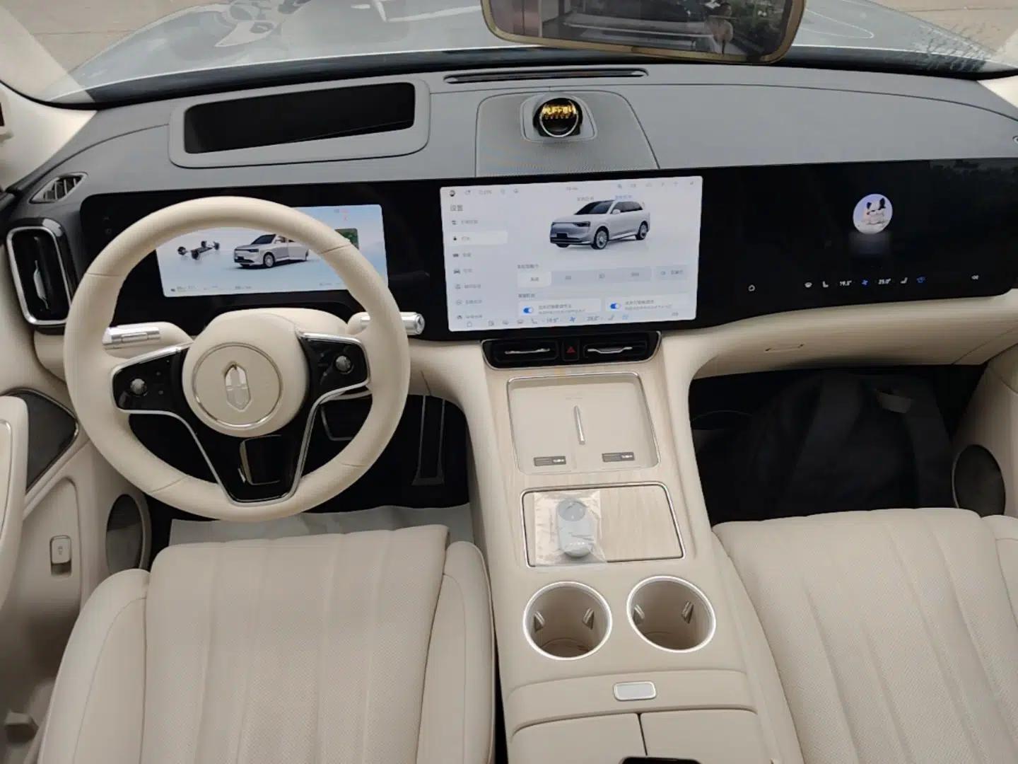 Hima AITO M8 2025 Extended-Range Ultra Version 53.4 kWh 6-Seater Edition — миниатюра 12