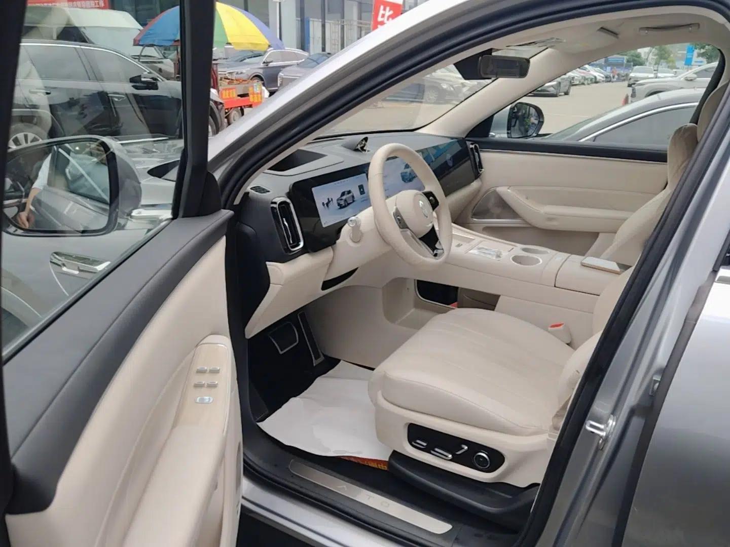 Hima AITO M8 2025 Extended-Range Ultra Version 53.4 kWh 6-Seater Edition — миниатюра 18