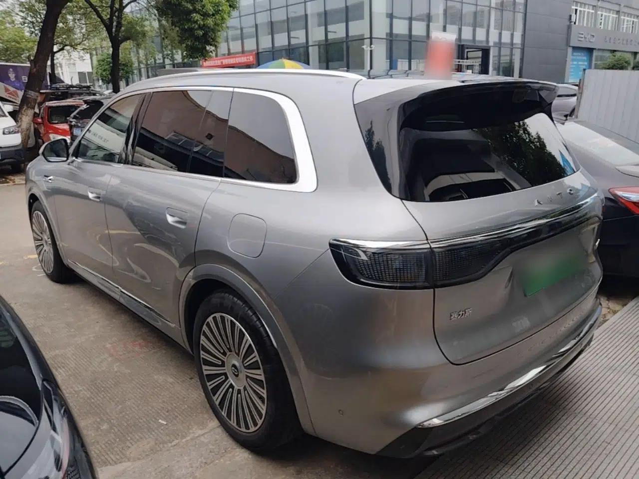 Hima AITO M8 2025 Extended-Range Ultra Version 53.4 kWh 6-Seater Edition — миниатюра 7