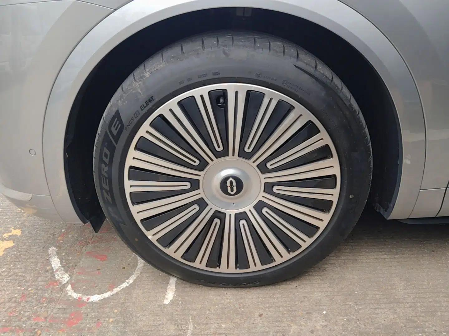 Hima AITO M8 2025 Extended-Range Ultra Version 53.4 kWh 6-Seater Edition — миниатюра 9