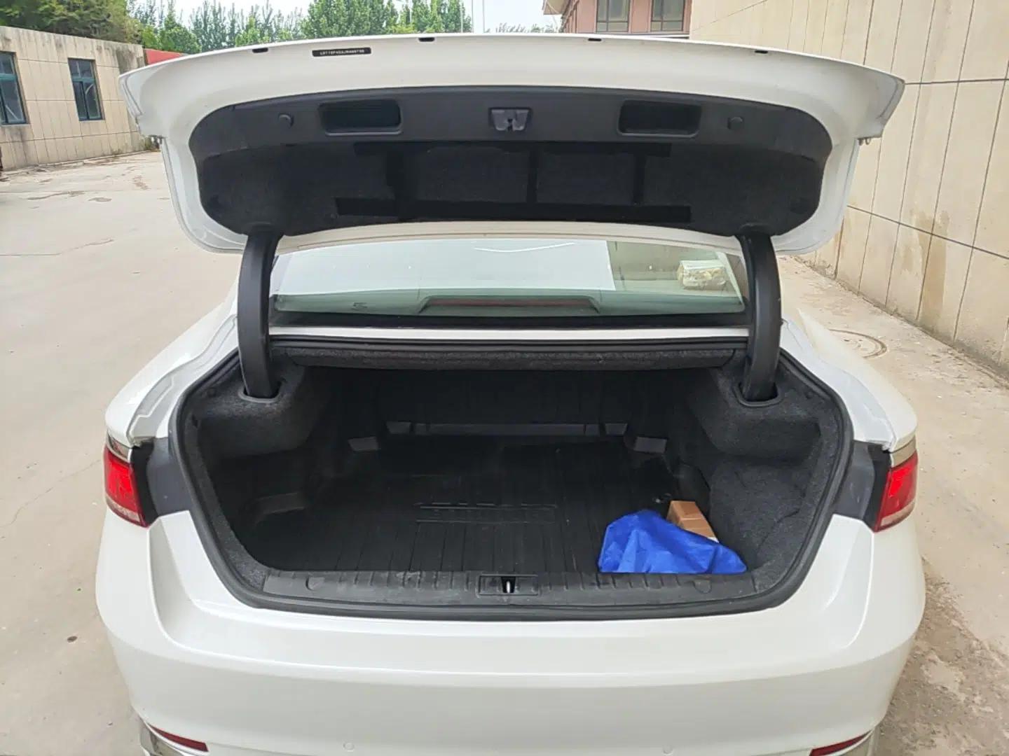 Geely Auto Emgrand GT New Energy 2018 1.5T PHEV Yaoxiang Edition — миниатюра 22