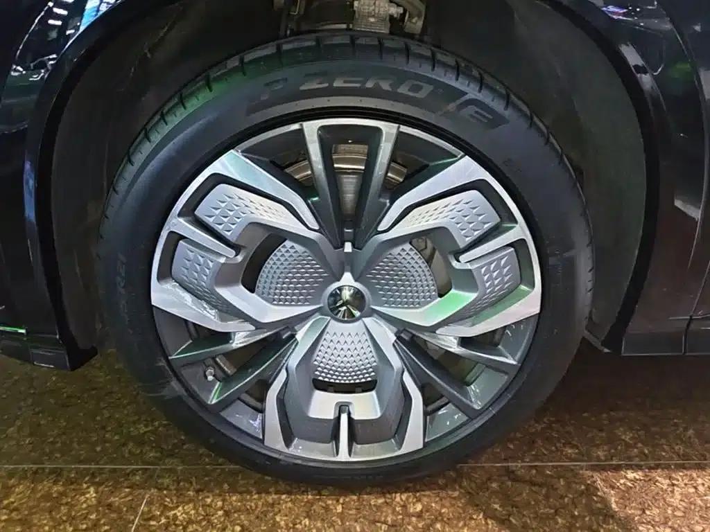 Hongqi Tiangong 08 2025 680 Ultra 4WD Edition — миниатюра 23
