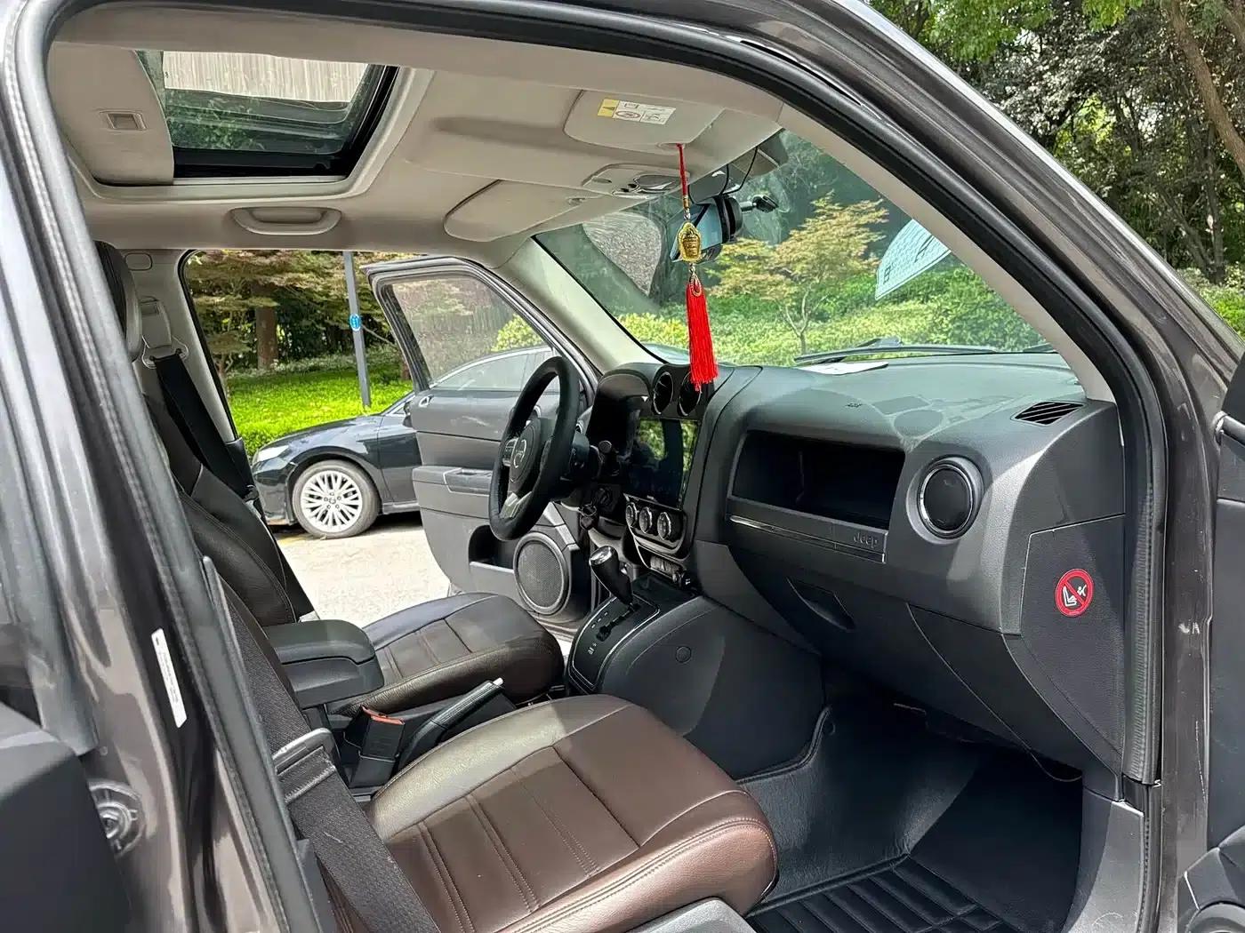 2014 Jeep Compass 2.4L Sport Edition — миниатюра 13