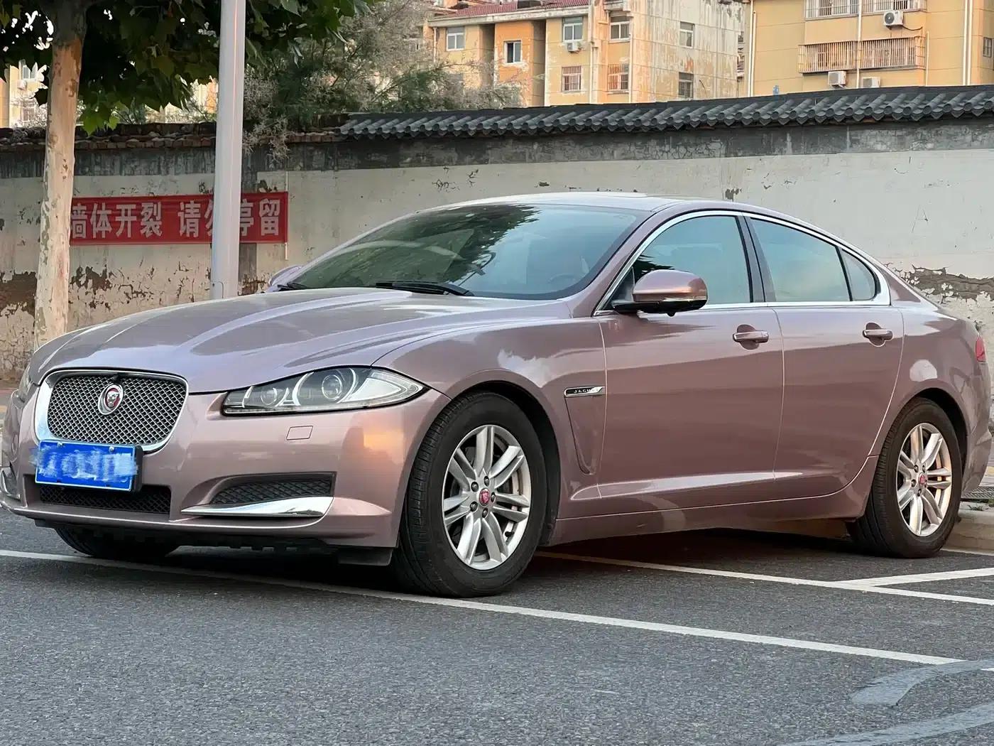 2014 Jaguar XF 2.0T Elegance Edition — миниатюра 1