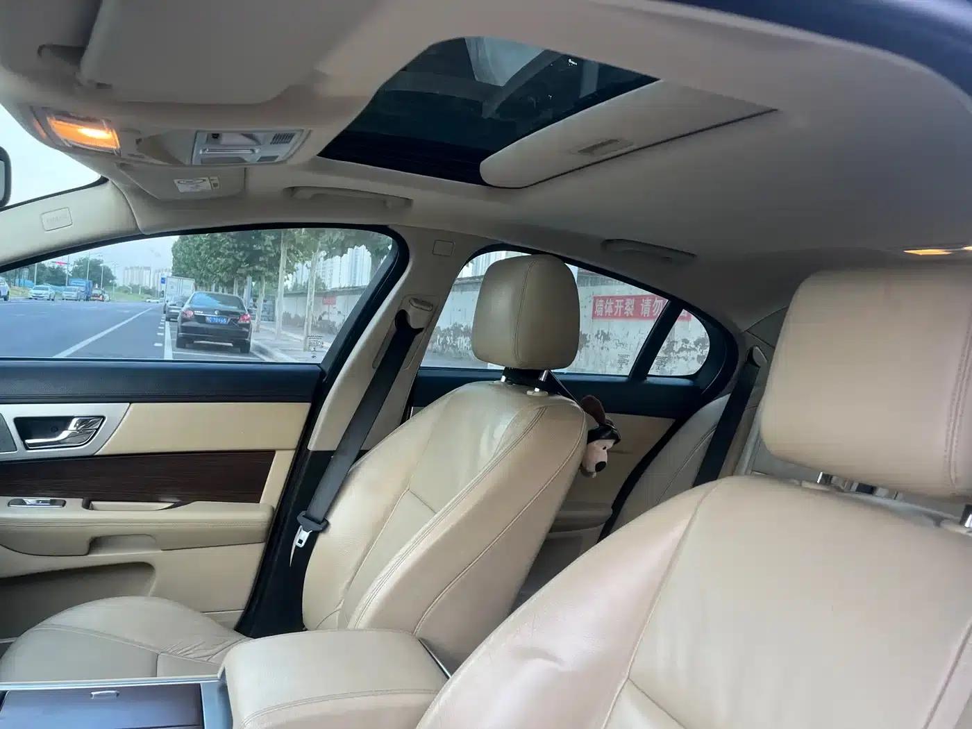 2014 Jaguar XF 2.0T Elegance Edition — миниатюра 11