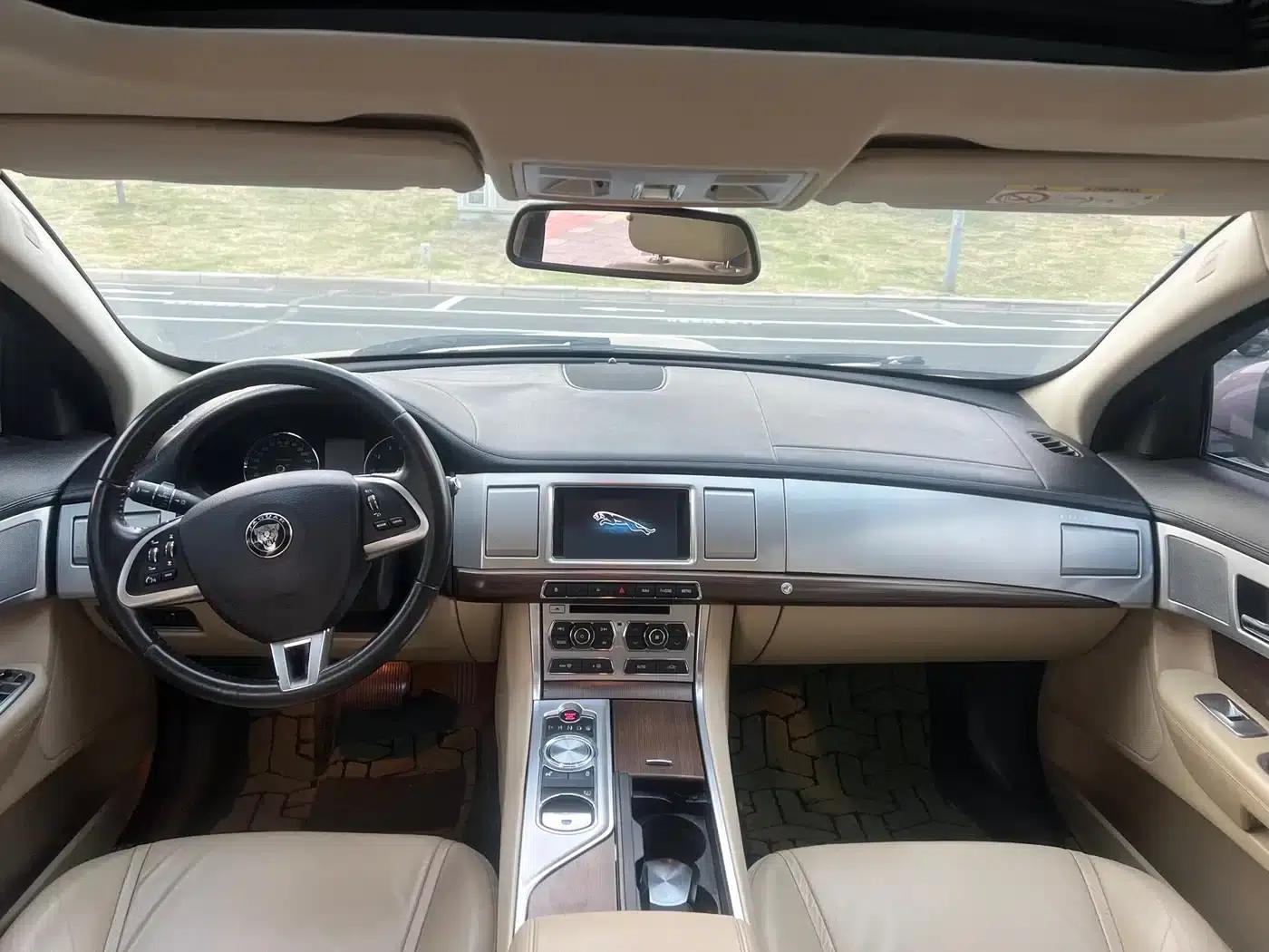 2014 Jaguar XF 2.0T Elegance Edition — миниатюра 6