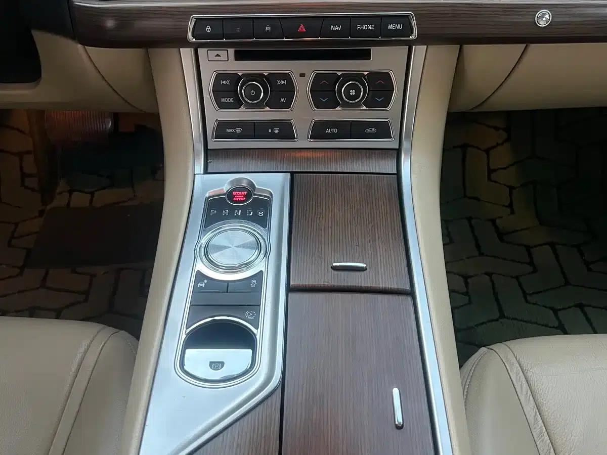 2014 Jaguar XF 2.0T Elegance Edition — миниатюра 8