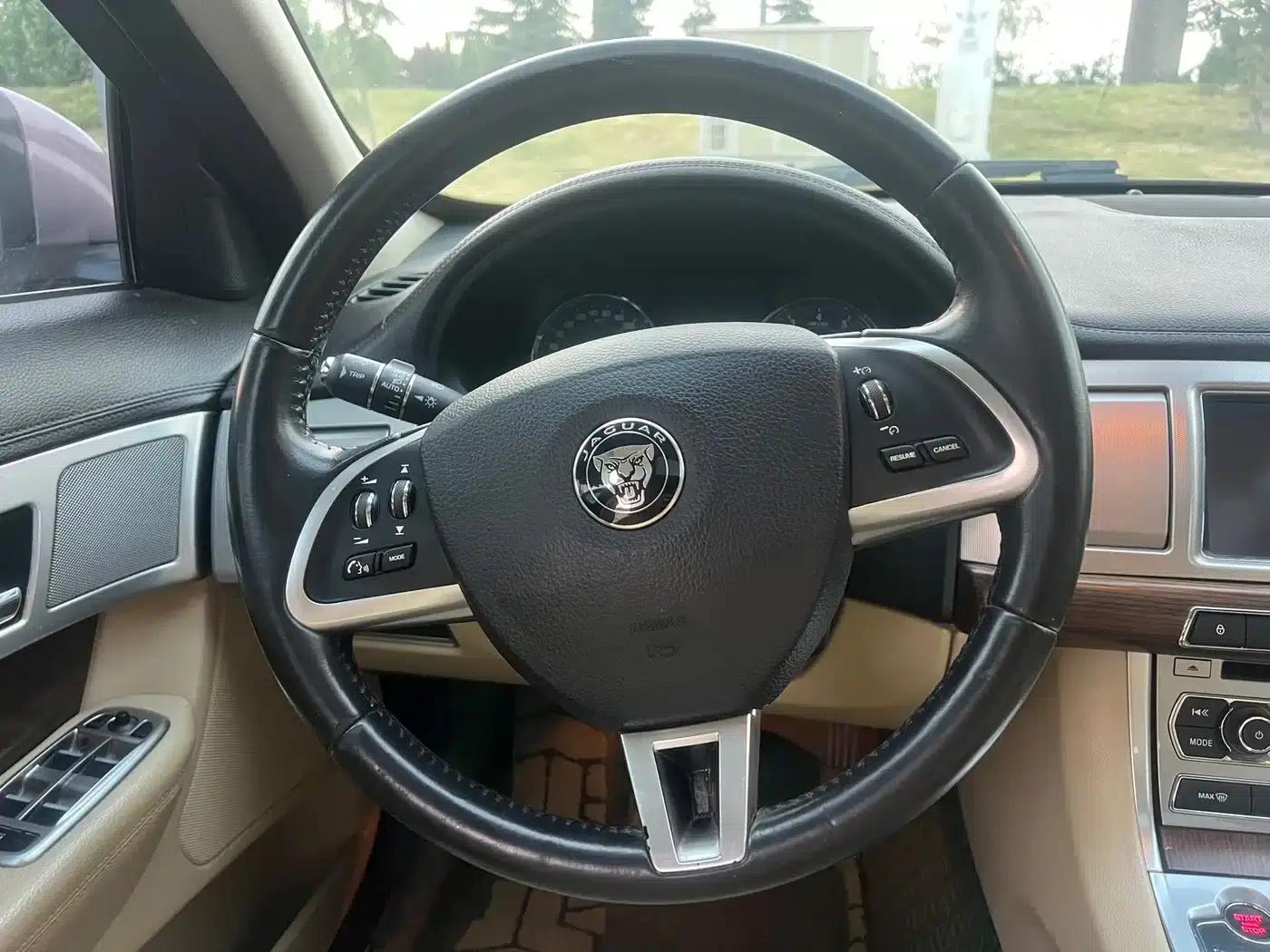 2014 Jaguar XF 2.0T Elegance Edition — миниатюра 9