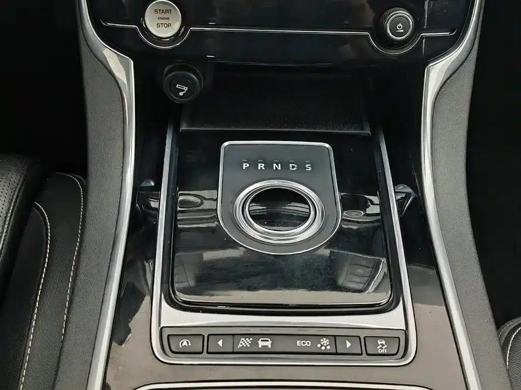 Jaguar XE 2015 2.0T 200PS R-Sport — миниатюра 13