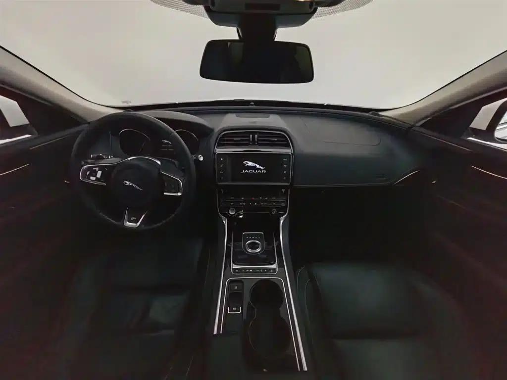 Jaguar XE 2015 2.0T 200PS R-Sport — миниатюра 5