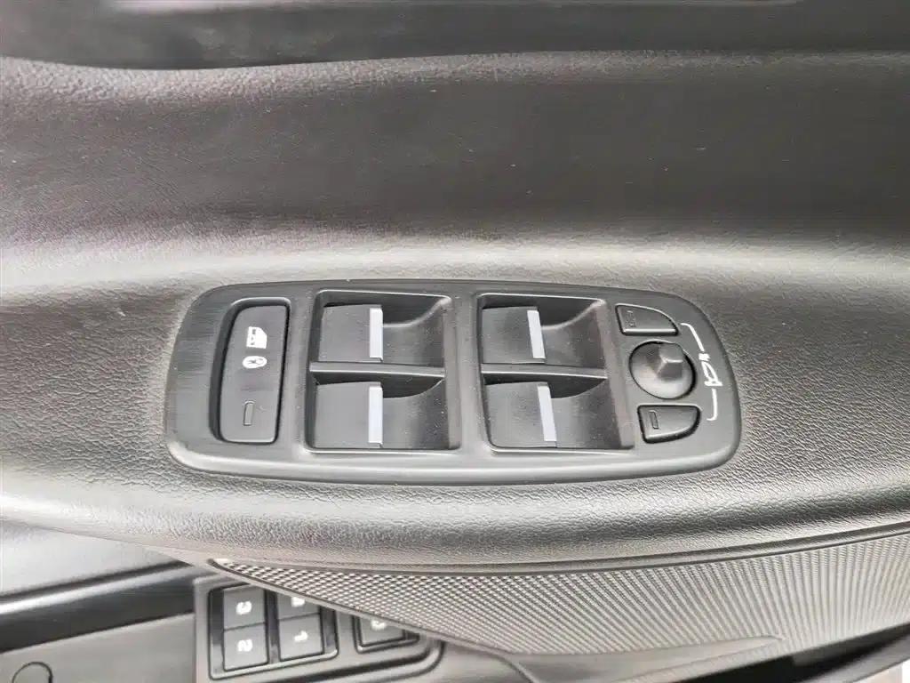 Jaguar XE 2015 2.0T 200PS R-Sport — миниатюра 9