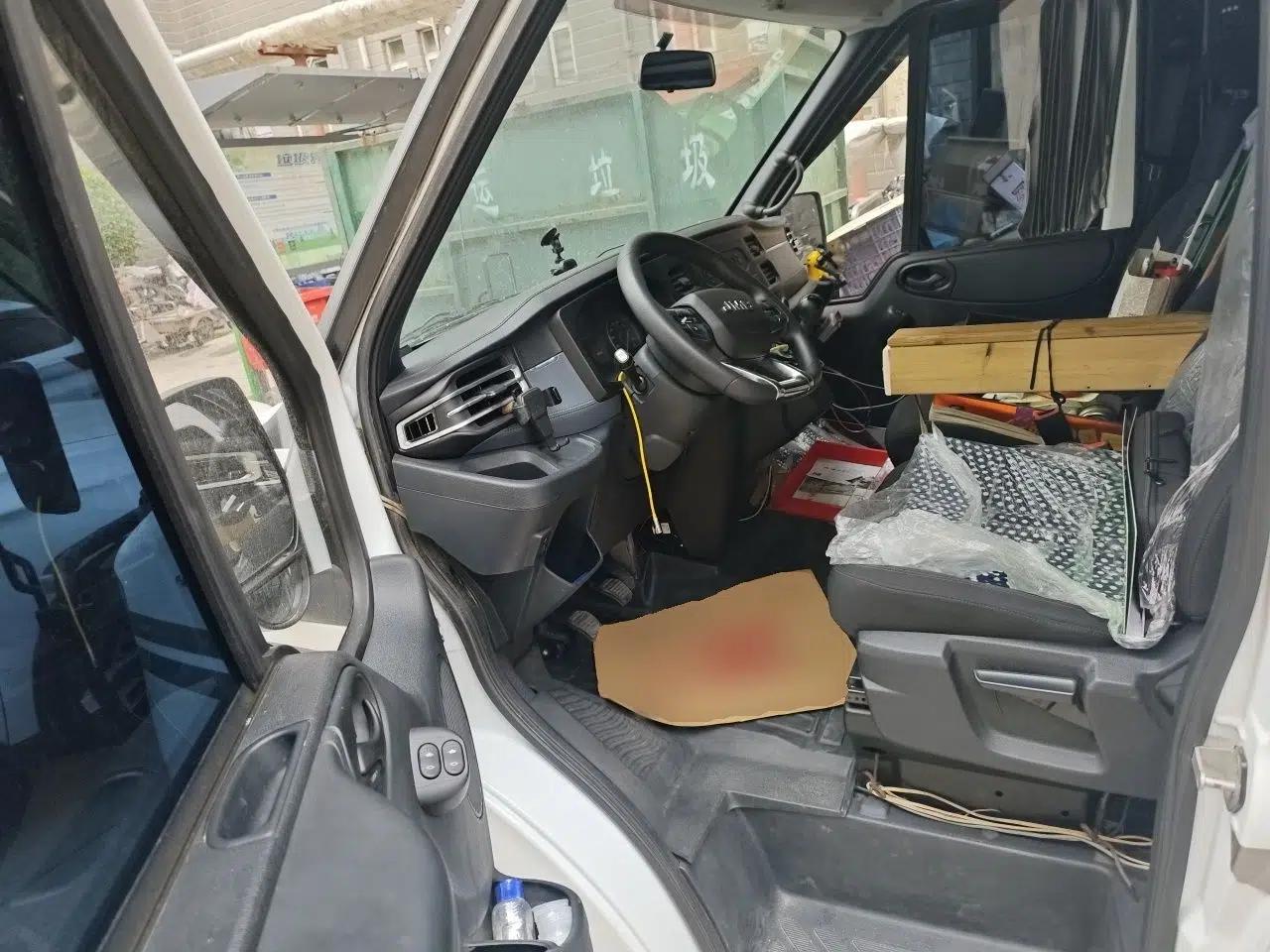 JMC Fushun 2022 2.0T Manual Multi-Function Passenger Vehicle Short Wheelbase Mid-Height Roof 6-Seater — миниатюра 17
