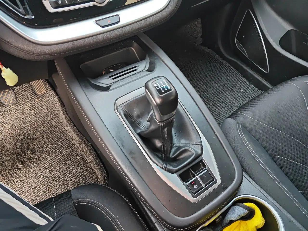 JETOUR X70M 2022 1.5T Manual Advanced Partner 7-Seater — миниатюра 15