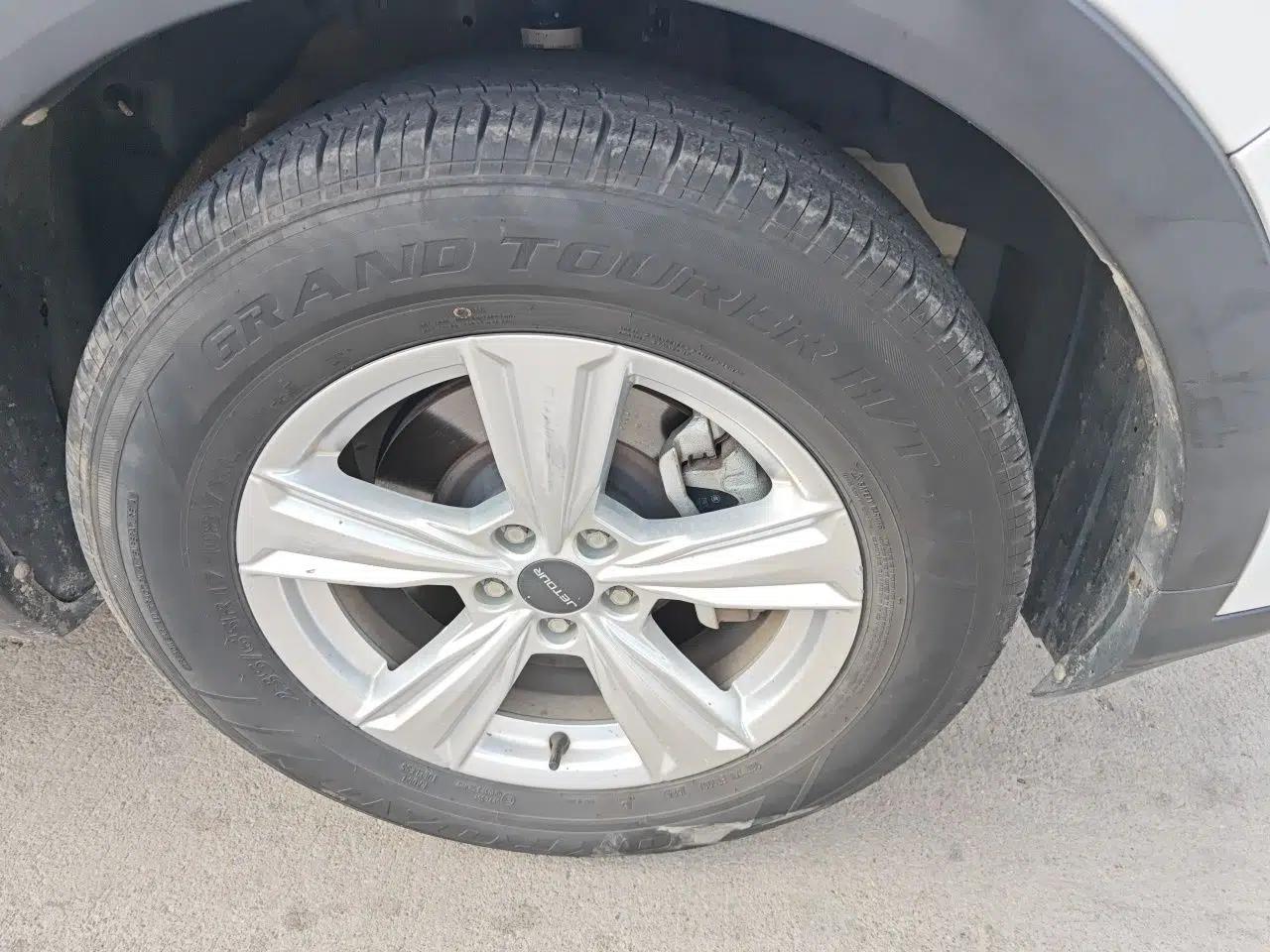 JETOUR X70M 2022 1.5T Manual Advanced Partner 7-Seater — миниатюра 8