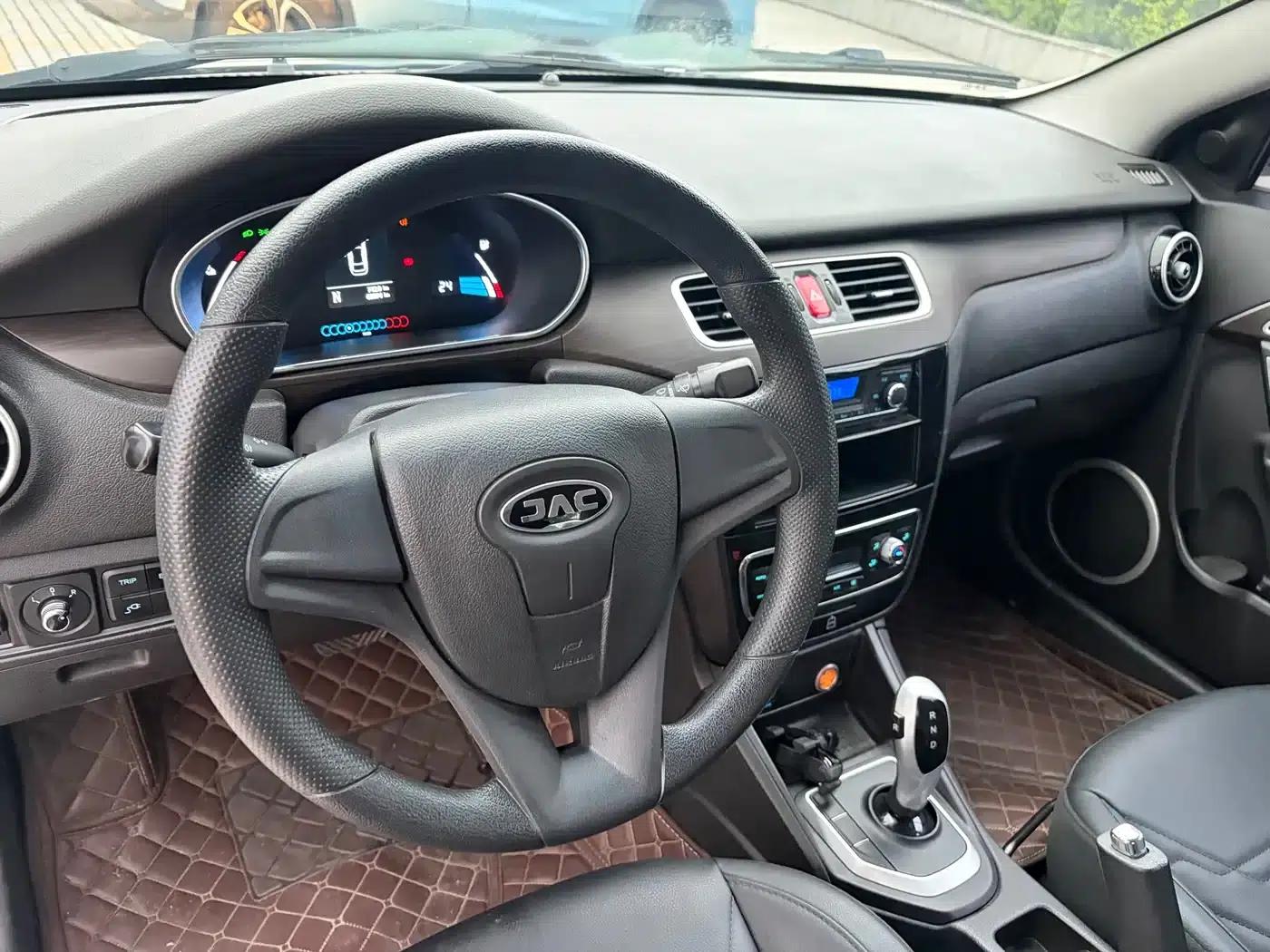 JAC iEVA50 2019 Luxury Intelligent Model — миниатюра 13
